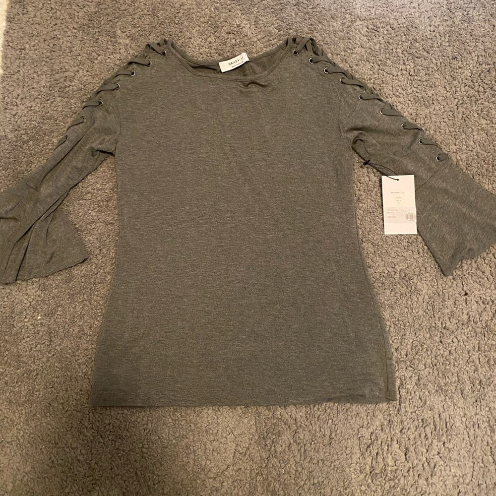 Half sleeve grey top